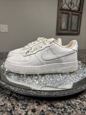 Nike Air Force 1 youth White Low-Top Sneakers 5 big girl
